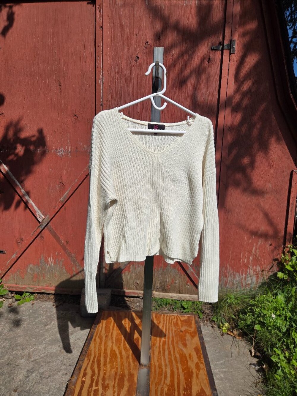 No Boundaries Cream Knit V-Neck Sweater Youth XXL 18 20 Fits Adult Small Medium